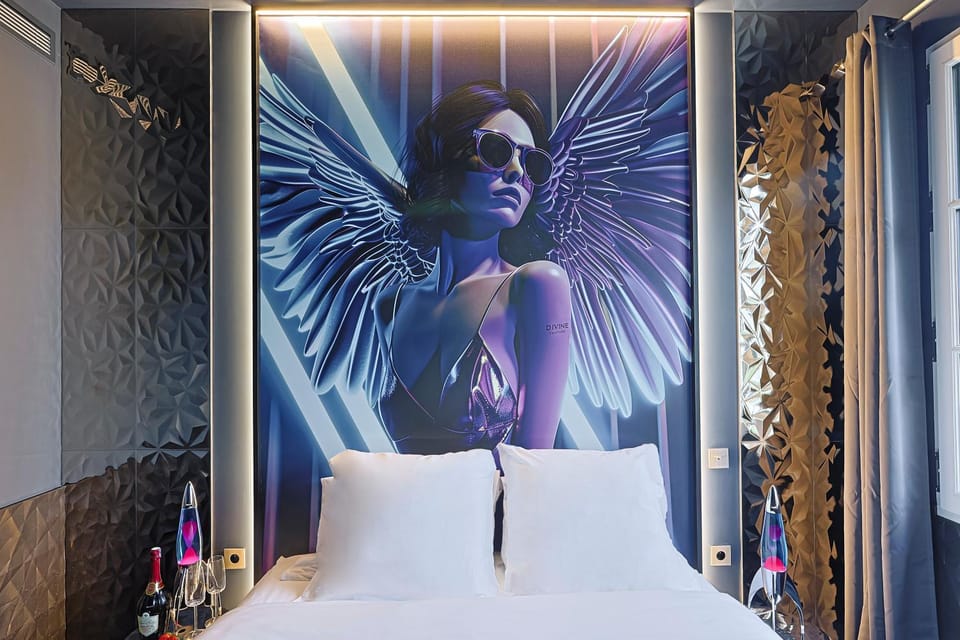 Bed, Photo of the whole room, Decorative detail, Bedroom