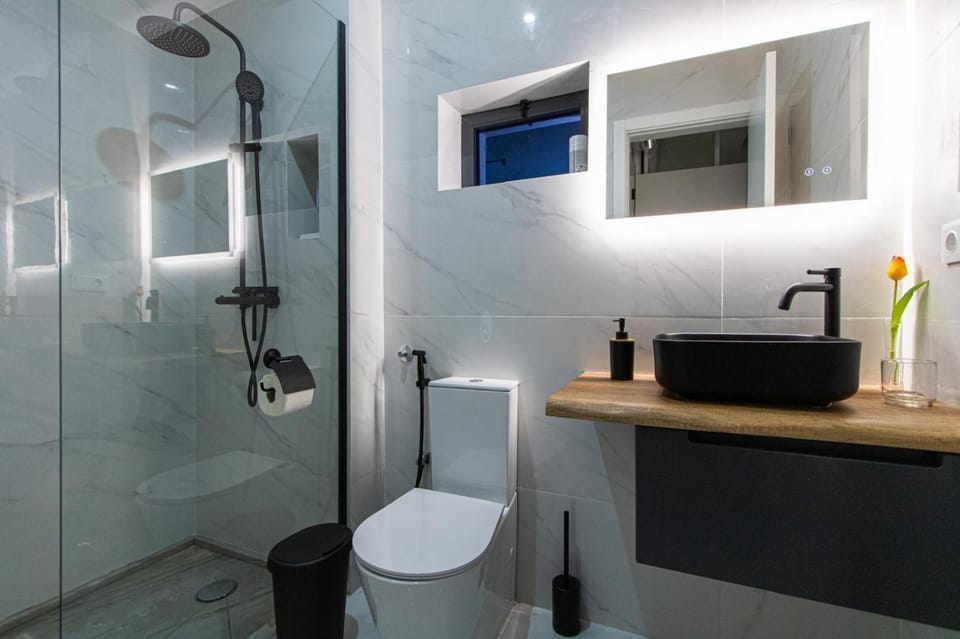 Bathroom, towels
