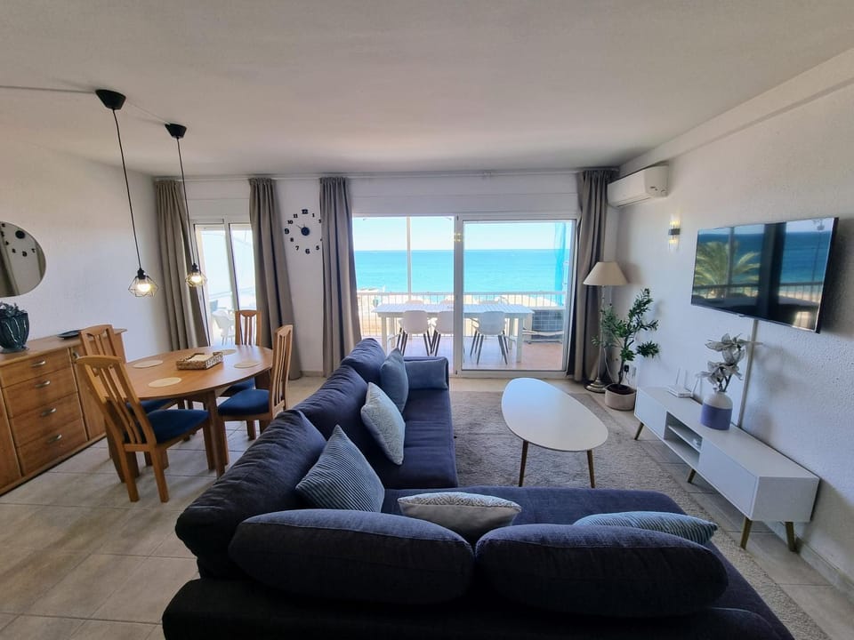 TV and multimedia, Living room, Dining area, Sea view