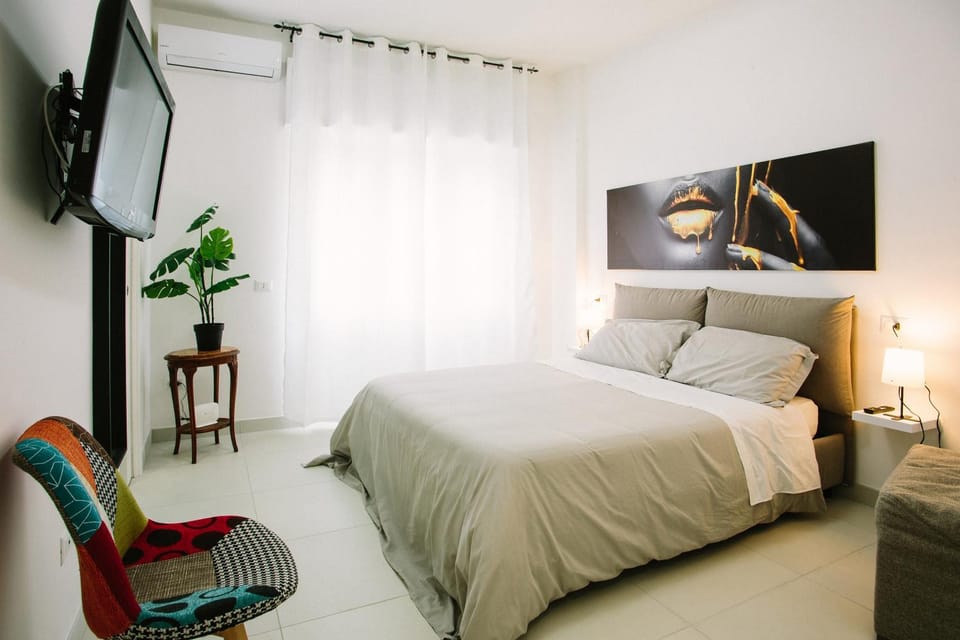 Bed, Photo of the whole room, Bedroom