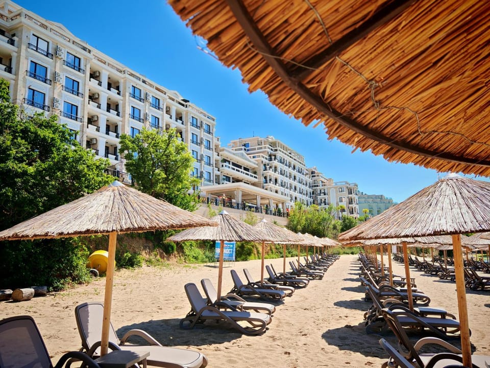 Property building, Day, Natural landscape, Beach, sunbed
