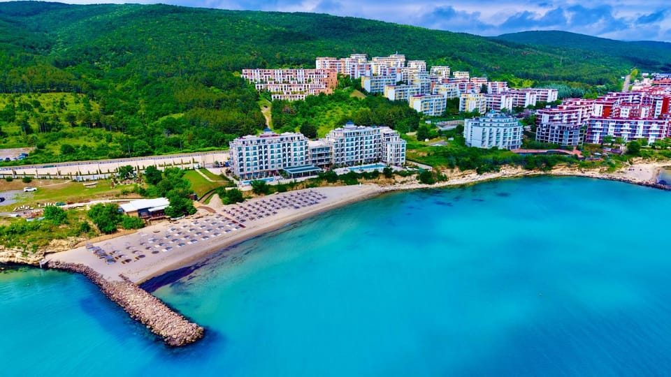 Property building, Nearby landmark, Day, Natural landscape, Bird's eye view, Beach, Mountain view, Sea view