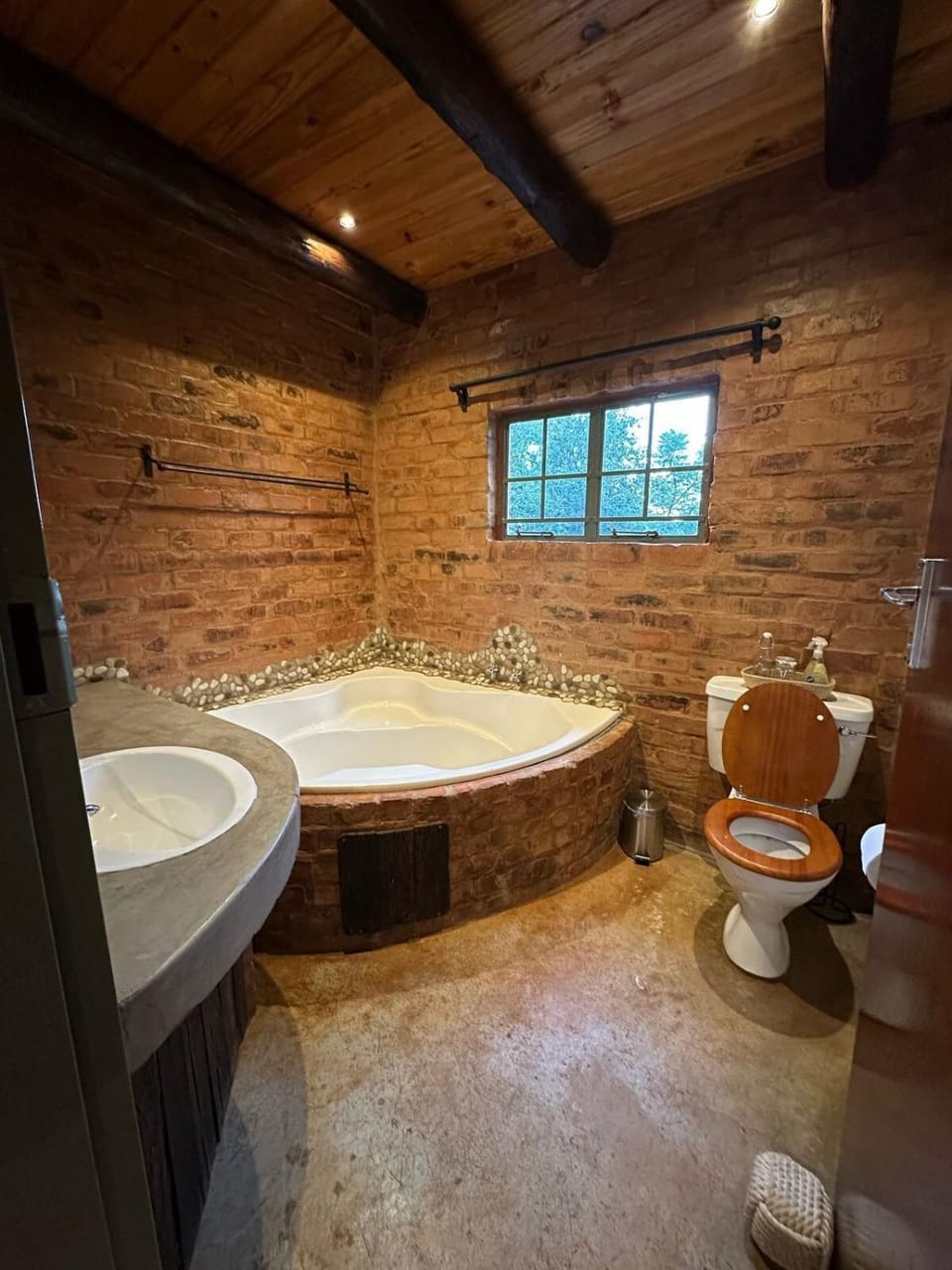 Wild Fig Cottage with Tickle Tub in Hartbeespoort Apartment in Pretoria