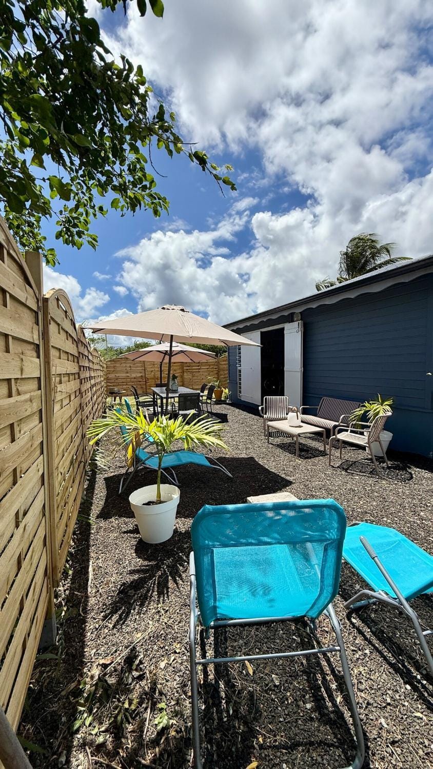 Patio, Garden, Dining area, Garden view, sunbed