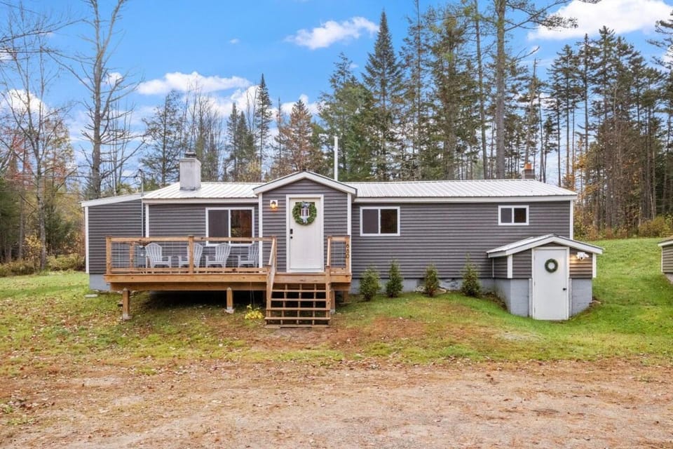 Riverfront Retreat in the White Mountains - 3BR Cozy Escape Near Ski & Hike House in Whitefield