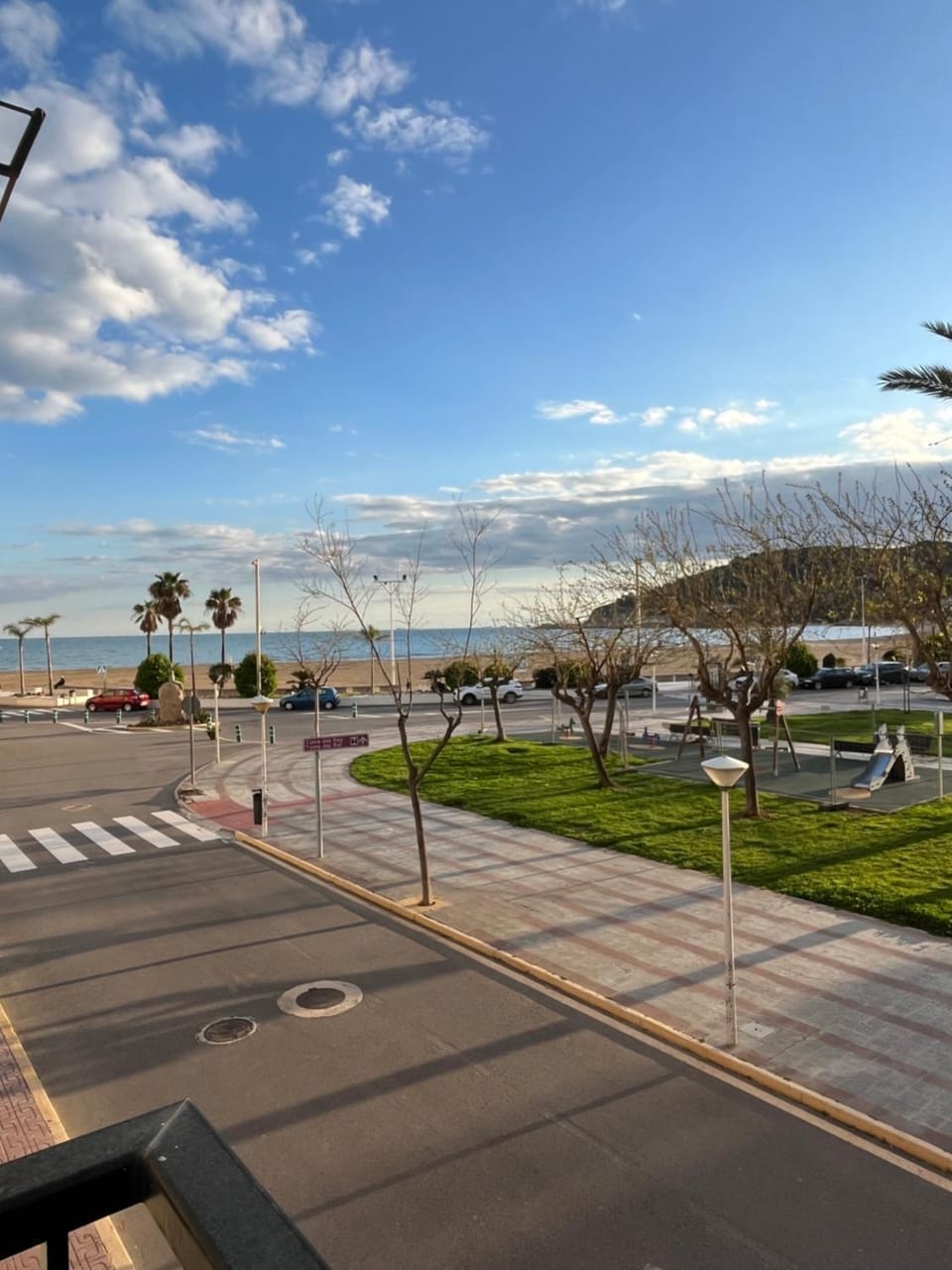 Property building, Day, Sea view, Location