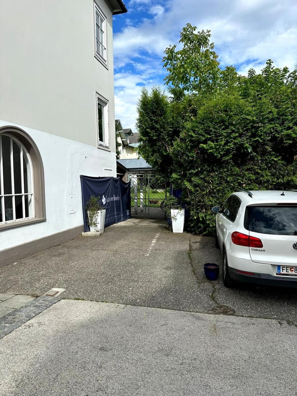 Property building, Day, Parking