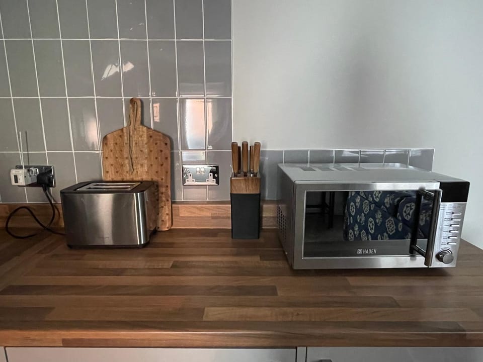 Kitchen or kitchenette, microwave, toaster