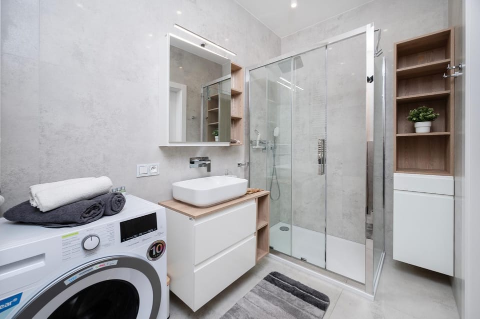Shower, Bathroom, towels, washing machine