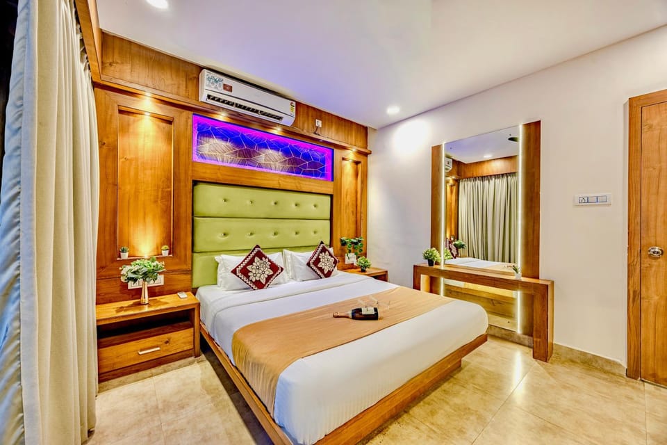 Photo of the whole room, Bedroom