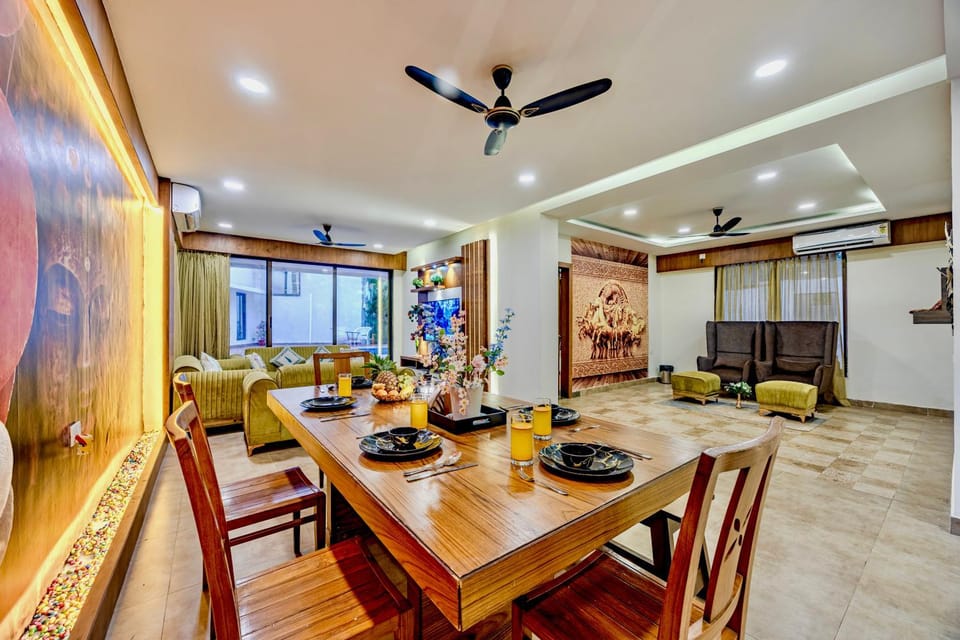 Living room, Decorative detail, Seating area, Dining area