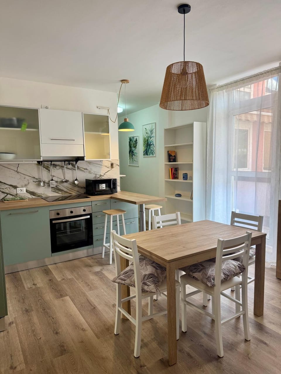 Kitchen or kitchenette, Dining area, oven, stove