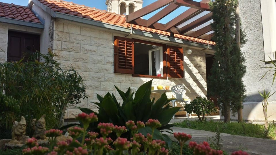 Facade/entrance, Garden view