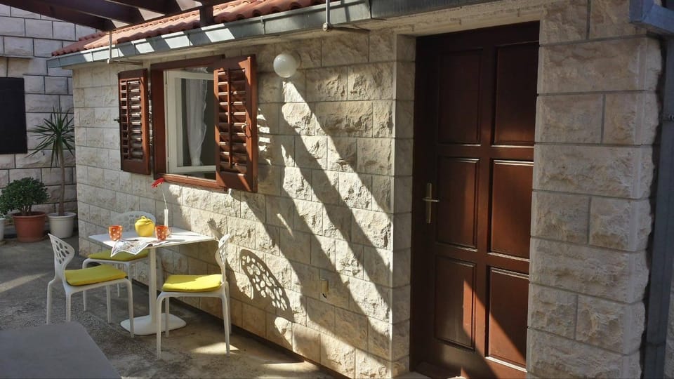 Facade/entrance, Garden view