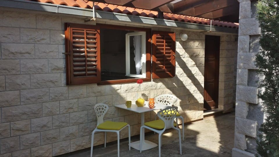 Facade/entrance, Garden view