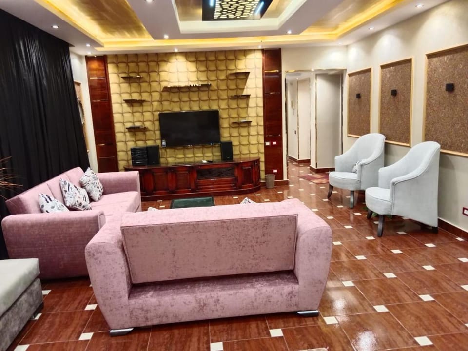 شقة ابراج اللؤلؤة علي كورنيش النيل مباشر- جميع الغرف مطله علي النيل Apartment in Cairo