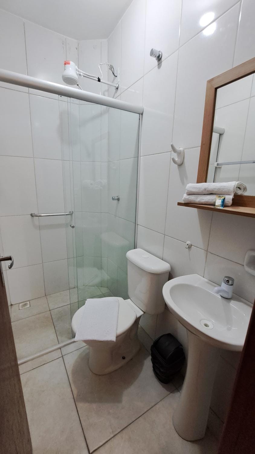 Shower, Toilet, Bathroom, towels