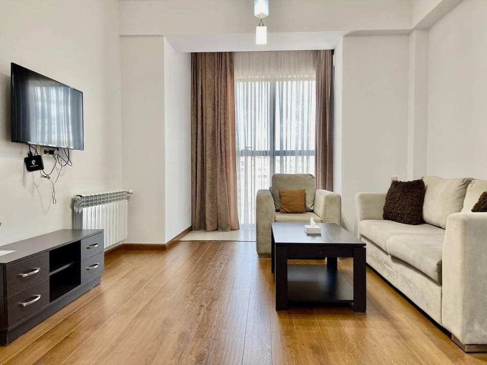 Communal lounge/ TV room, TV and multimedia, Living room, Seating area, hair dresser
