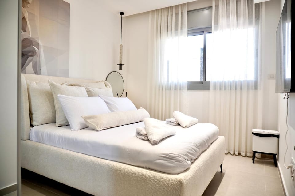 Bed, TV and multimedia, Photo of the whole room, Bedroom, internet, towels