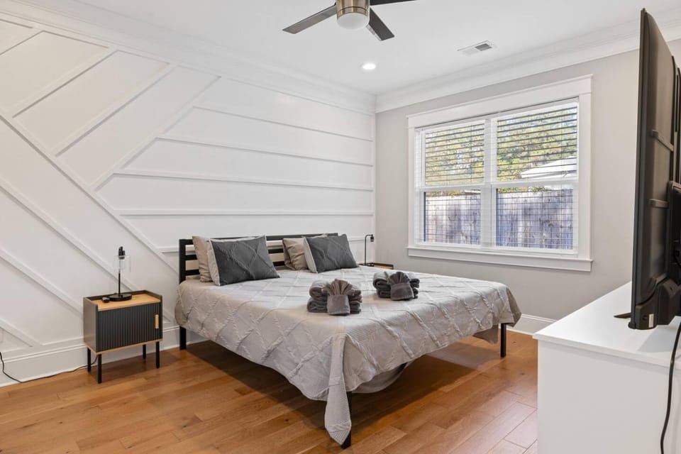Big Modern Home with Ample Parking House in Goose Creek