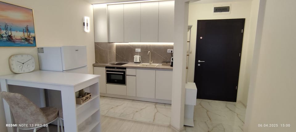 Kitchen or kitchenette, oven, stove