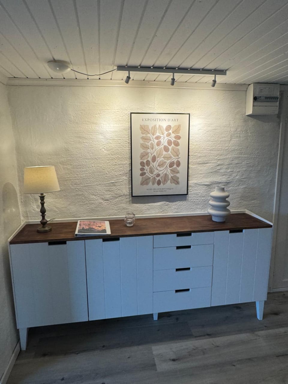 Nyrenoverad 2-rummare med gratis laddning för elbil Apartment in Västra Götaland County
