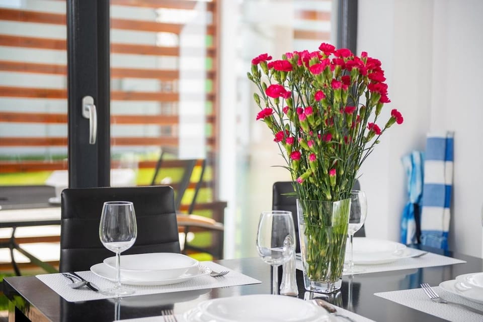 Food and drinks, Dining area, Food