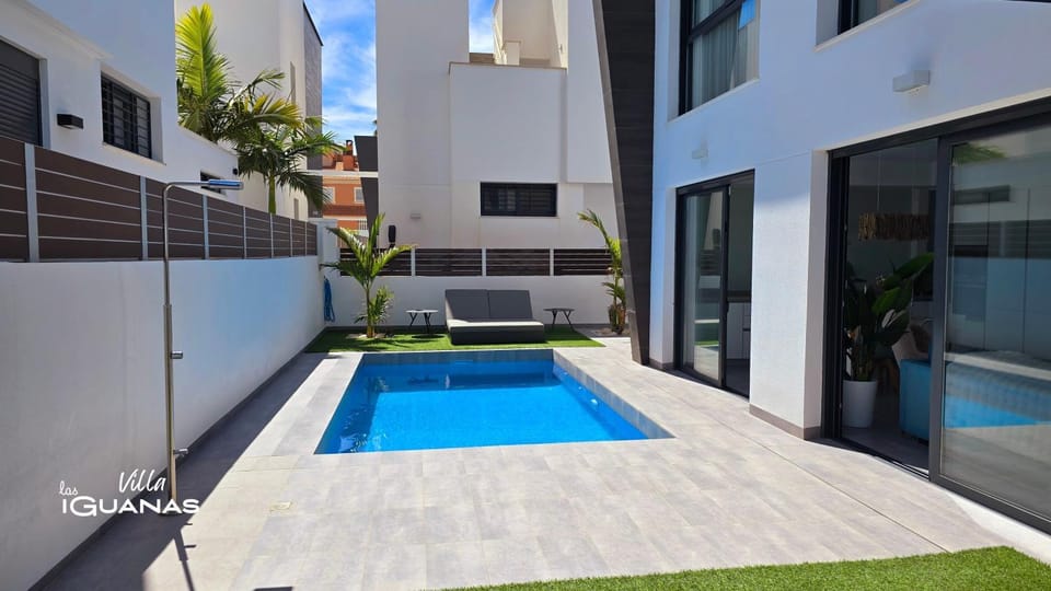Property building, Patio, Pool view, Swimming pool, sunbed