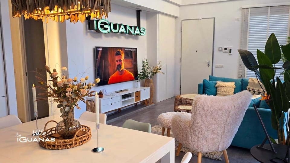 Communal lounge/ TV room, TV and multimedia, Living room, Seating area, Evening entertainment