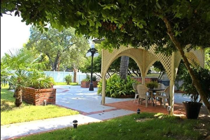 The Abbott House & Event Venue House in Seguin