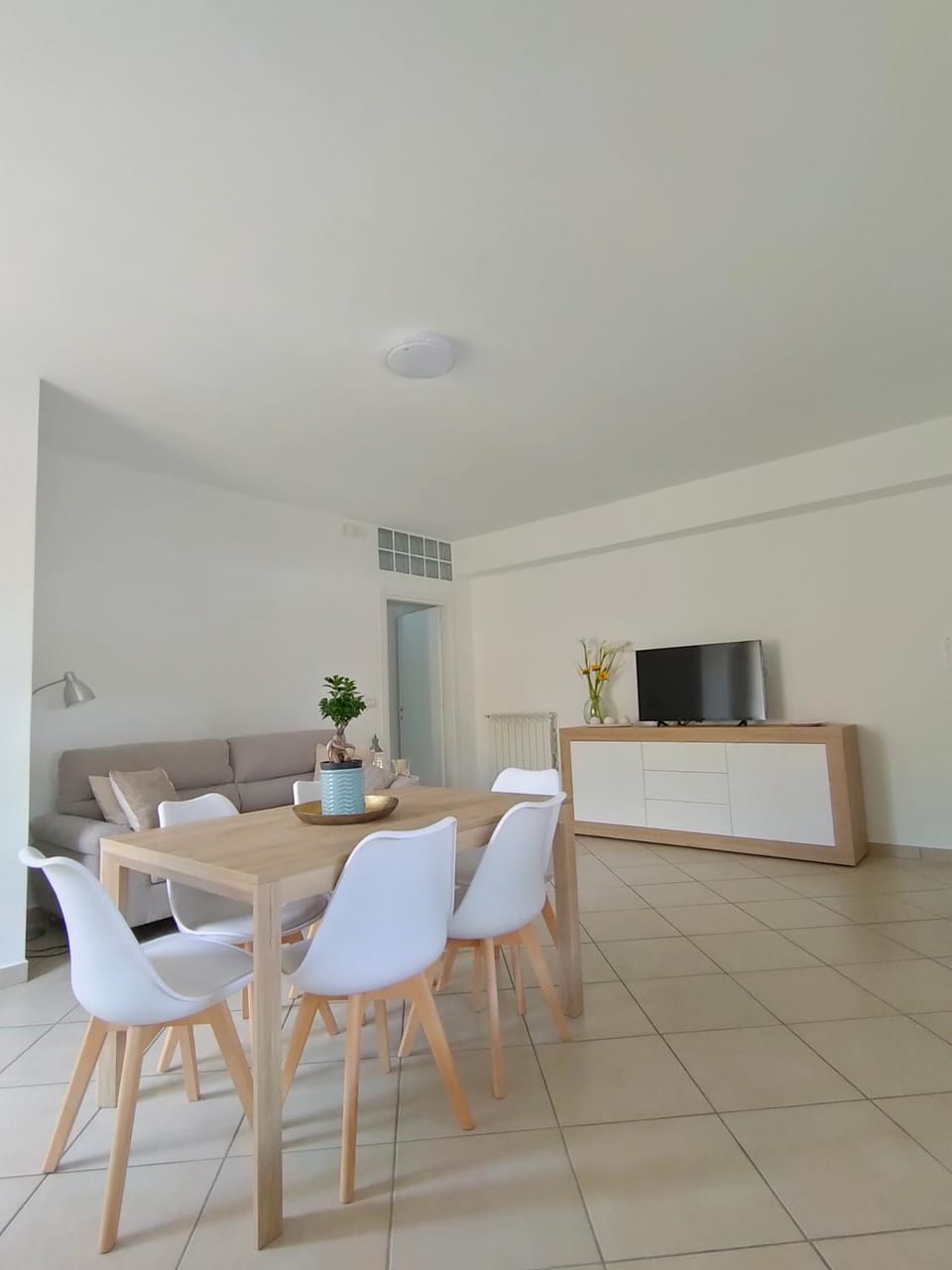 TV and multimedia, Kitchen or kitchenette, Living room, Seating area, Dining area, oven