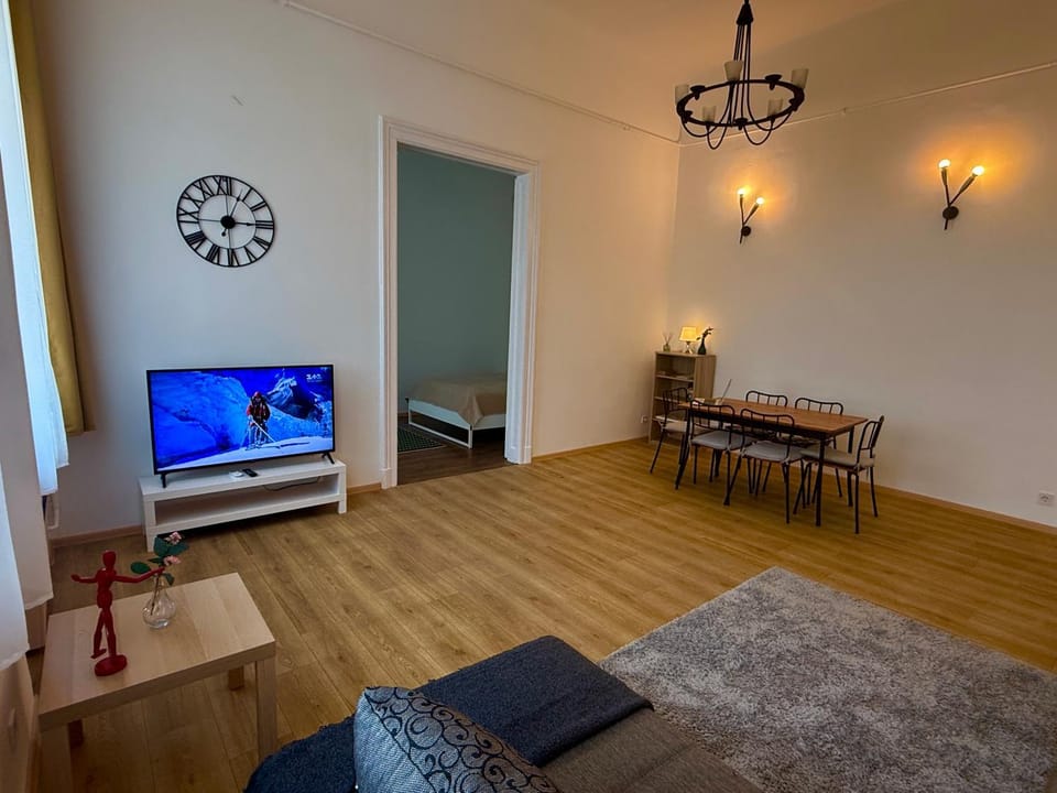 TV and multimedia, Living room, Dining area