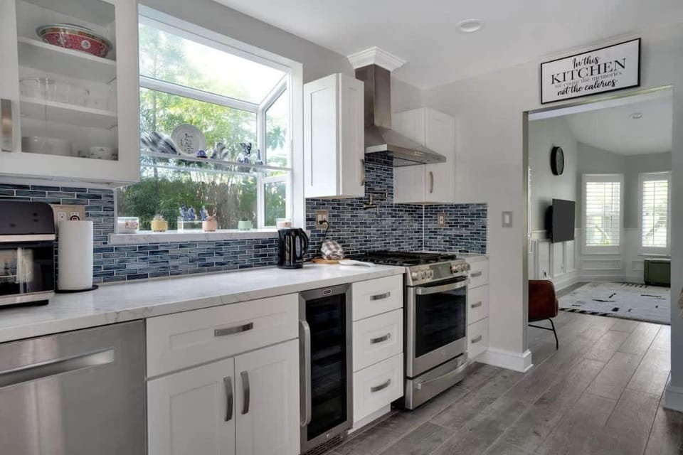 Kitchen or kitchenette, dishwasher, oven, stove, toaster