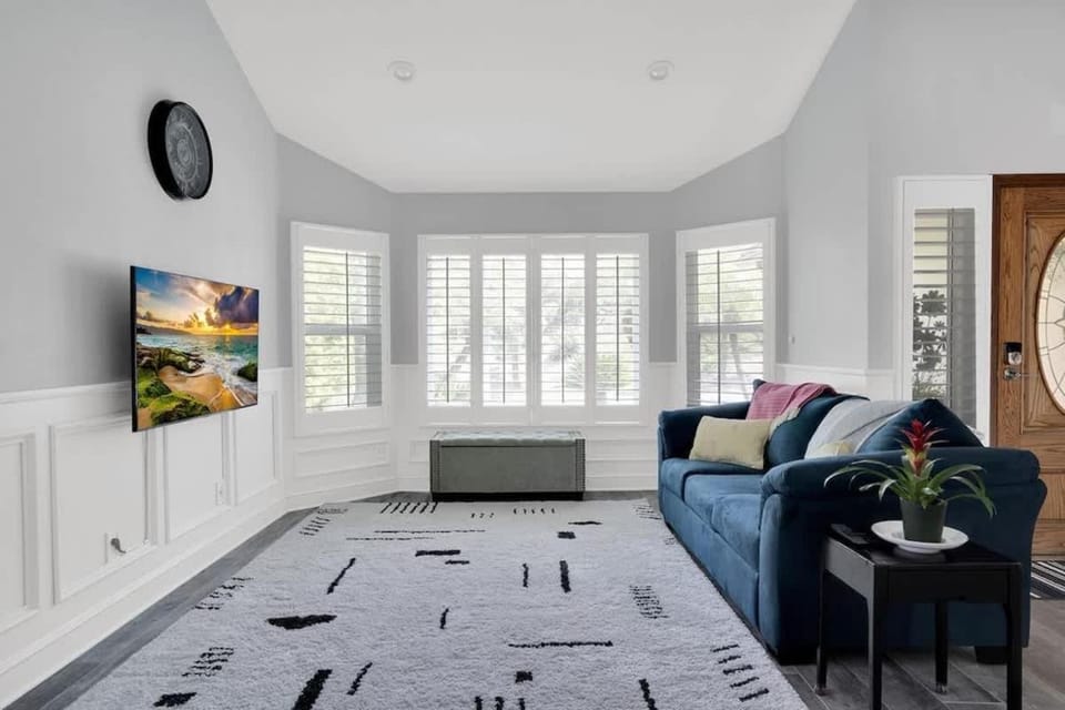 Bed, TV and multimedia, Living room