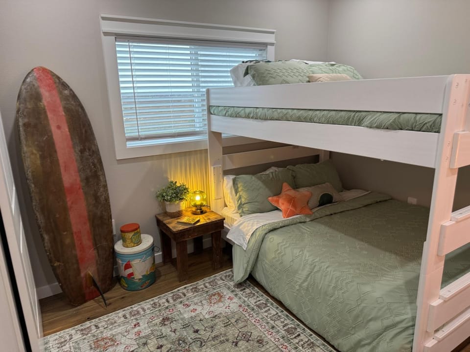 Beach House with Breathtaking Sunsets - Perfect for Couples and Families! House in Bolivar Peninsula