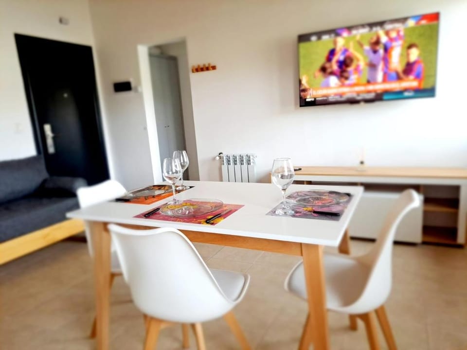 Communal lounge/ TV room, TV and multimedia, Living room, Seating area, Dining area, Evening entertainment