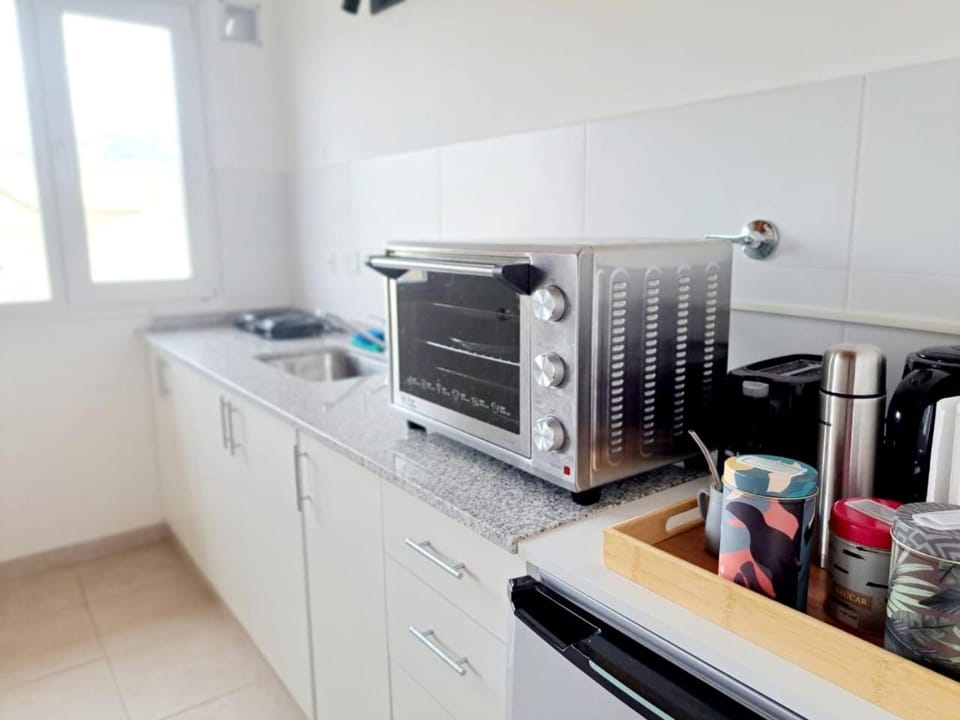 Coffee/tea facilities, Kitchen or kitchenette, stove, toaster