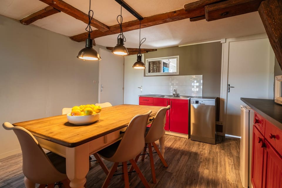 Dining area, oven, pet friendly, stove
