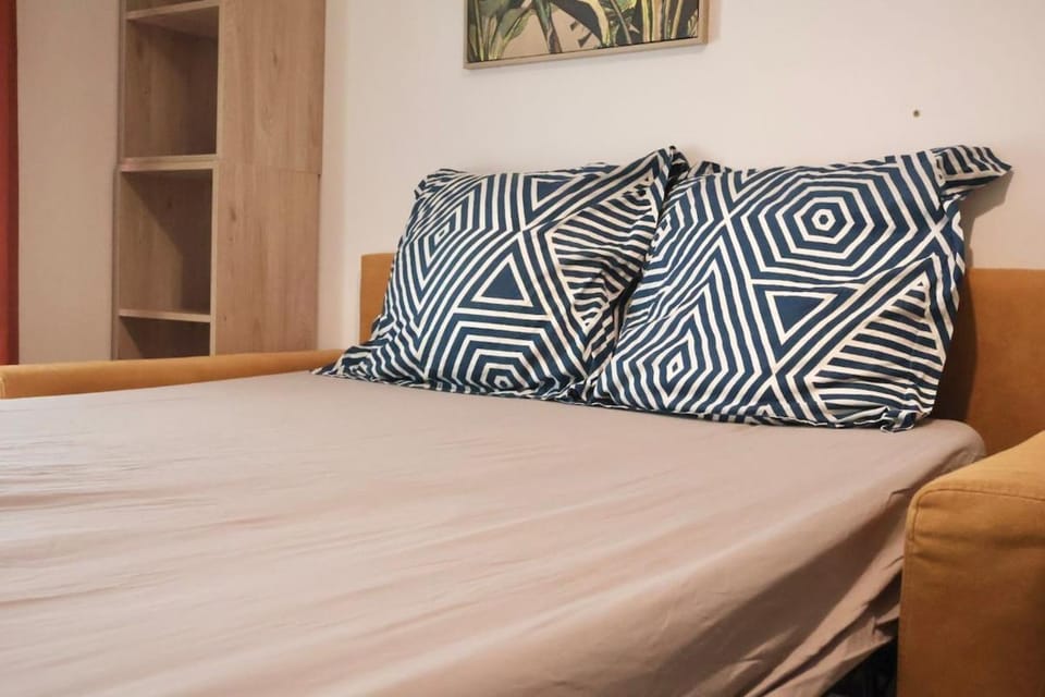 Le Tiny Studio Apartment in Saint-Denis