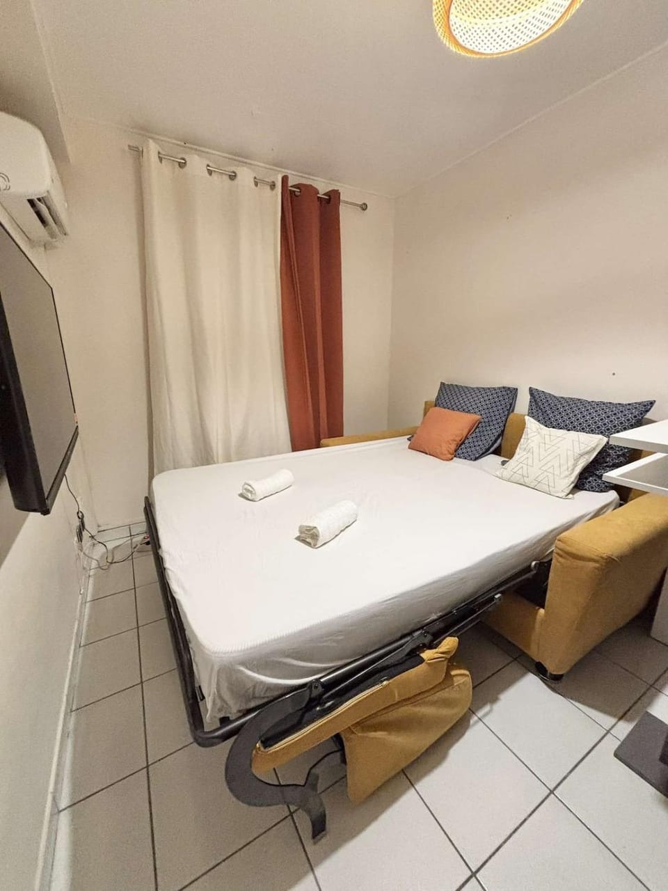 Le Tiny Studio Apartment in Saint-Denis