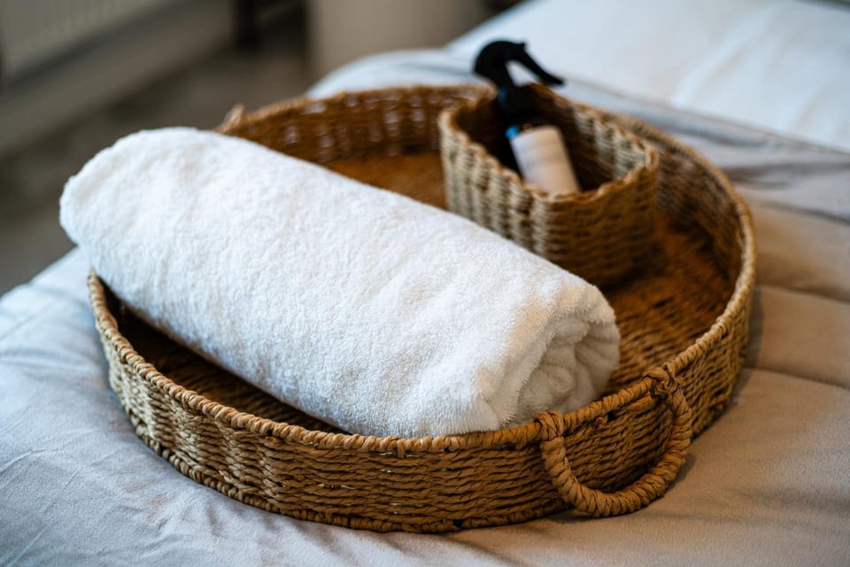 Luxury Barking Apartment Near City Airport - With Gym And Free Parking Sleeps 8 Apartment in Barking