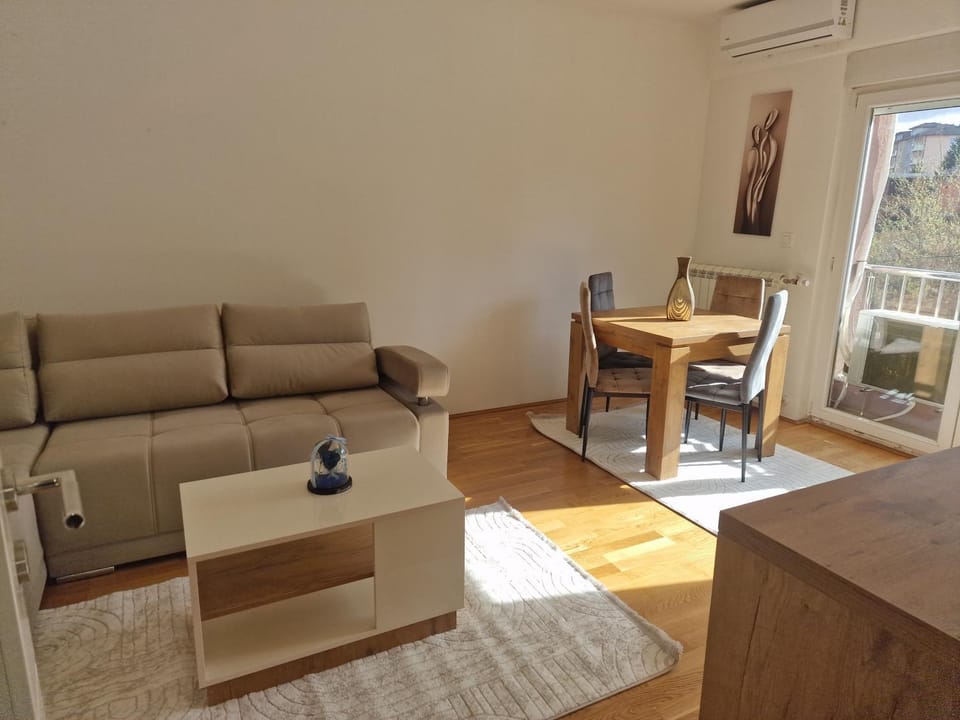City Centar Nest- Apartman na dan u centru Novog Pazara Apartment in Serbia