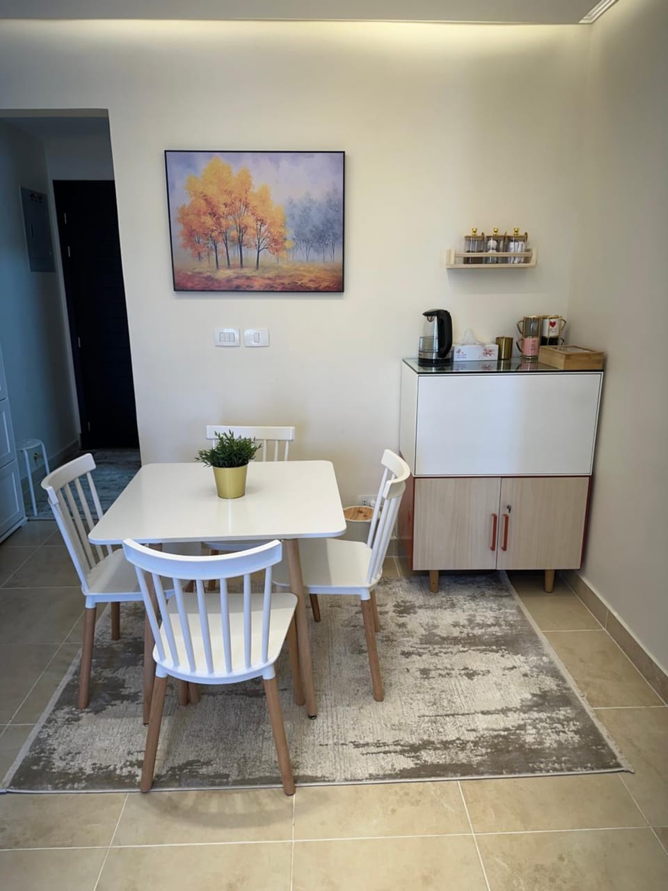 Coffee/tea facilities, Kitchen or kitchenette, Dining area