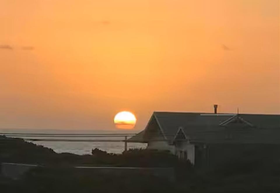 Nalu Retreat Luxe Beach Escape Steps From Ocean House in Fingal