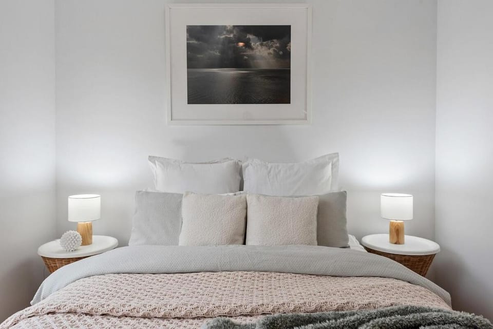 Nalu Retreat Luxe Beach Escape Steps From Ocean House in Fingal