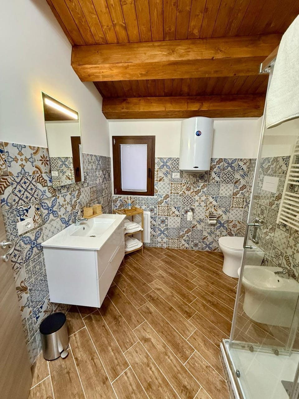 Shower, Toilet, Bathroom, towels