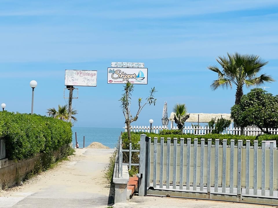 First Line Sea View Apartment Caravella Apartment in Abruzzo