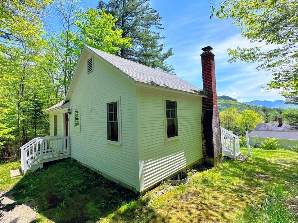 11G Quintessential New England Cottage with Fantastic Views Pool gym passes House in Sugar Hill