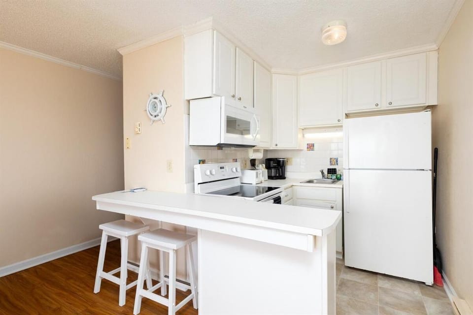 Life is a Beach- Views, Beach, Discounts! Apartment in North Topsail Beach
