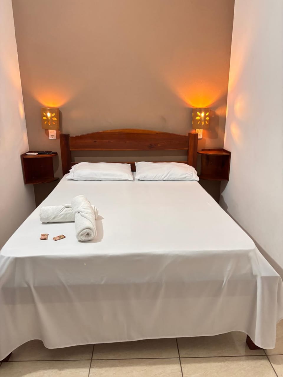 Bed, towels